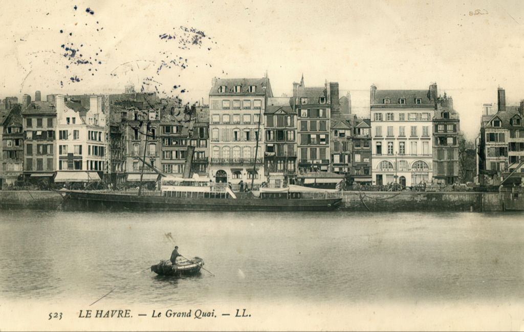 Vintage Postcard of Le Havre Harbour